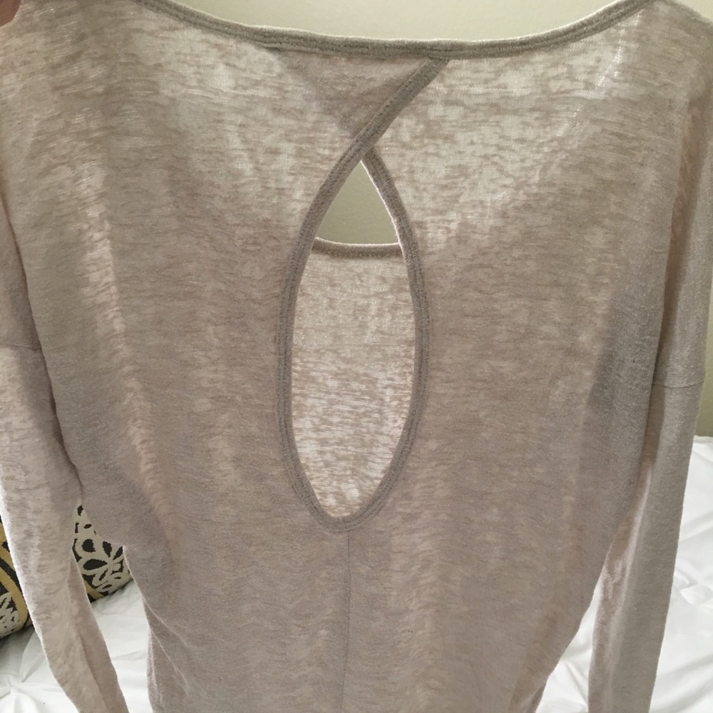 Beige Keyhole Back L-Sleeve